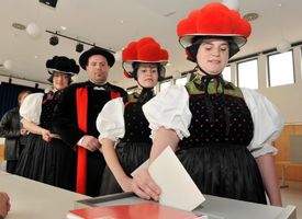 Volby v krojích v Bádensku-Würtembersku. 