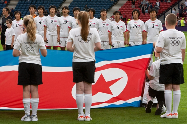 Organizátoři zaměnili vlajky KLDR a Jižní Koreje.