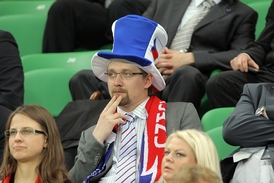 Ministr dopravy Pavel Dobeš (LIDEM) ještě nedávno fandil na fotbalovém mistrovství Evropy, dnes vystupuje především jako obhájce centrálního registru vozidel.