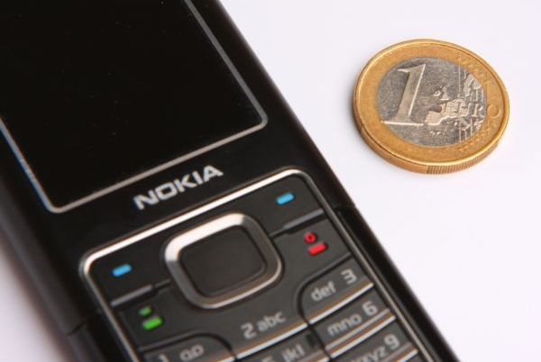 Hodnota akcií Nokie se zřítila z 35 dolarů na necelé dva. Je čas nakoupit?