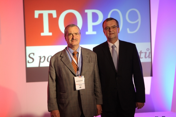 Karel Schwarzenberg (vlevo) a Miroslav Kalousek. Karel Schwarzenberg (vlevo) a Miroslav Kalousek.