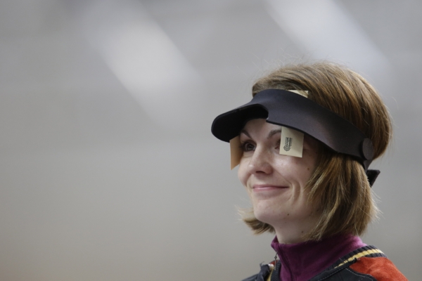 Kateřina Emmons před finále vzduchové pušky.
