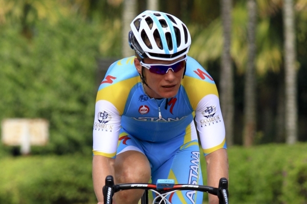 Překvapivým vítězem silničního závodu cyklistů s hromadným startem na olympijských hrách v Londýně se stal osmatřicetiletý Kazach Alexandr Vinokurov. Překvapivým vítězem silničního závodu cyklistů s hromadným startem na olympijských hrách v Londýně se stal osmatřicetiletý Kazach Alexandr Vinokurov.