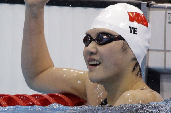 Jie Š'-wen se raduje z olympijského zlata a světového rekordu.