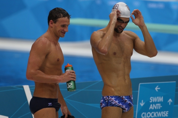 Ryan Lochte (vlevo) a Michael Phelps si dokážou udělat legraci i sami ze sebe.