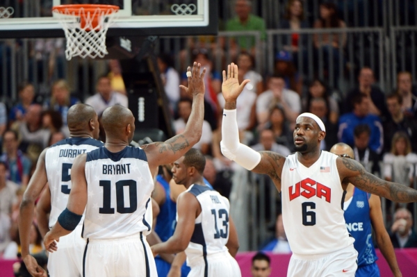 Američtí basketbalisté vstoupili do olympijského turnaje v Londýně jasnou výhrou 98:71 nad spolufavoritem Francií. Američtí basketbalisté vstoupili do olympijského turnaje v Londýně jasnou výhrou 98:71 nad spolufavoritem Francií.
