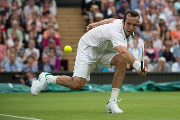 Radek Štěpánek rozehrál svůj úvodní duel s Rusem Nikolajem Davyděnkem, ale za stavu 3:4 v prvním setu byl zápas přerušen. Radek Štěpánek rozehrál svůj úvodní duel s Rusem Nikolajem Davyděnkem, ale za stavu 3:4 v prvním setu byl zápas přerušen.