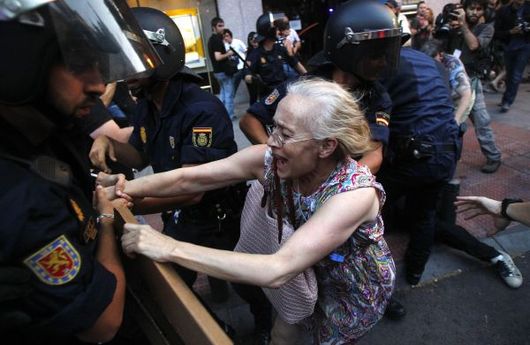 Jedna z mnoha demonstrací proti úsporným opatřením v Madridu.