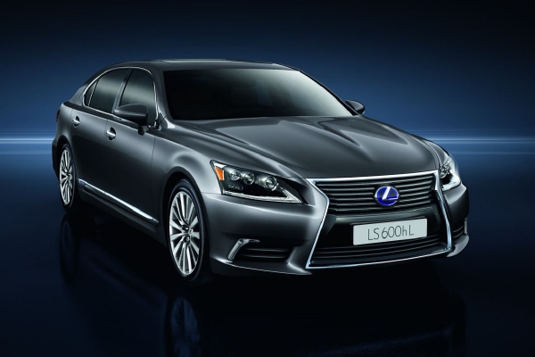 Nová tvář vlajkové lodi značky Lexus.
