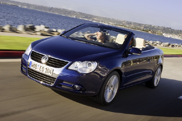 Vozy starší pěti let, jako například VW Eos z roku 2006, budou mít nárok na ekonomický balíček.