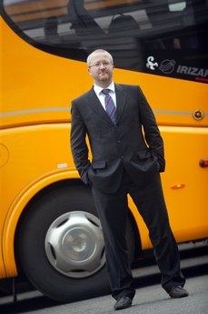 Radim Jančura ze Student Agency bude možná ve svch žlutých autobusech rozvážet hnutí ANO 2011 předvolební letáky.