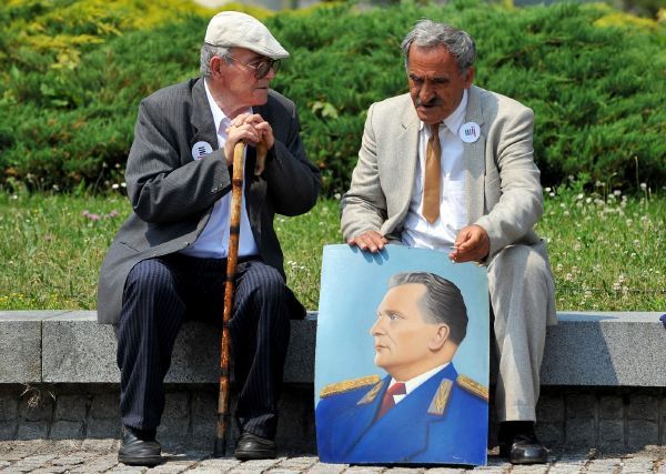 Vzpomínání na staré dobré časy, kdy si ještě sousedé na Balkáně nepodřezávali vzájemně krky. 