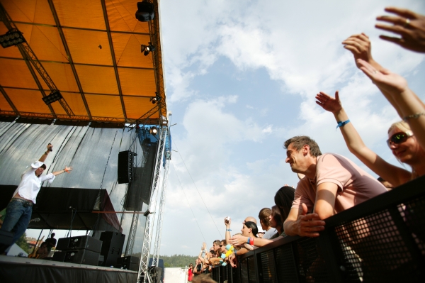 V Benešově u Prahy začíná ve čtvrtek 12. ročník hudebního festivalu Sázavafest. V Benešově u Prahy začíná ve čtvrtek 12. ročník hudebního festivalu Sázavafest.