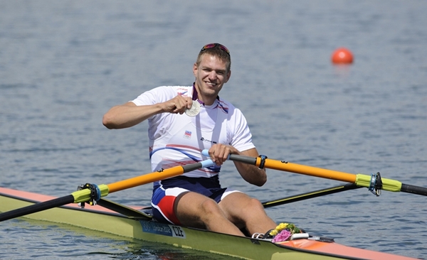 Skifař Ondřej Synek získal stříbrnou medaili.