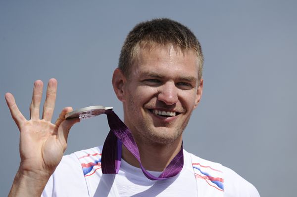 Ondřej Synek se stříbrnou olympijskou medailí.