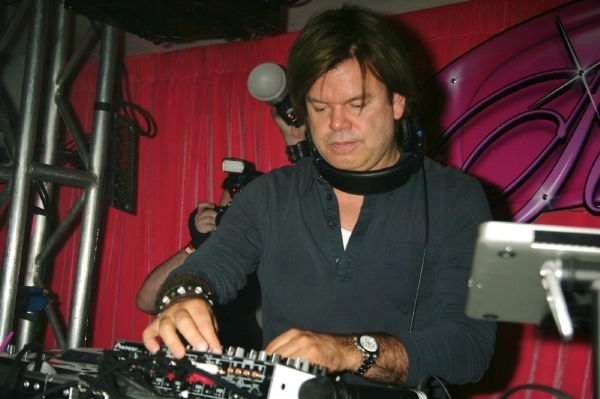 DJ Paul Oakenfold byl předskokanem Madonny na jejím posledním evropském turné.