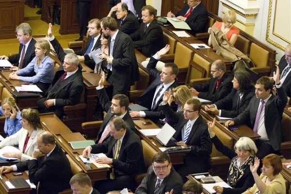 O pokutách pro "méně pracovité" zákonodárce se mluvilo už mnohokrát. Debata ale vždy vyzněla do ztracena.