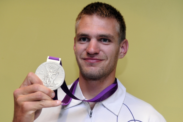 Stříbrný medailista Ondřej Synek už je zpátky v Česku.