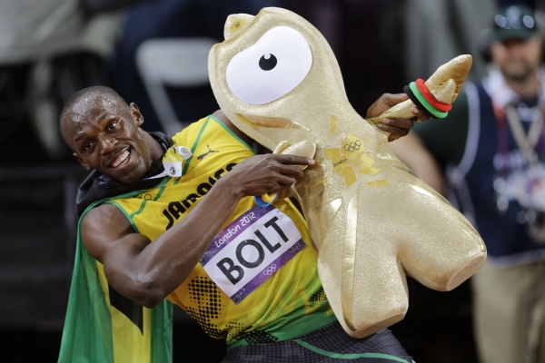 Usain Bolt a jeho show po vítězné londýnské stovce.