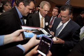  Romney sbírá peníze na svou kampaň v Parsippany Hiltonu.