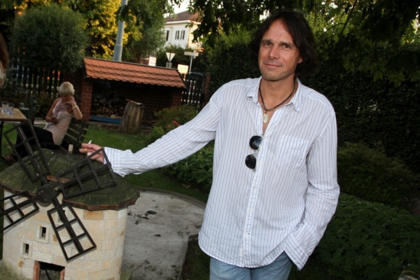 Janek Ledecký.