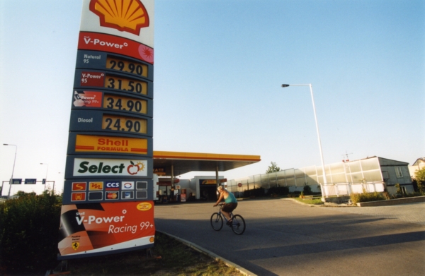 Cenám benzinu u stanic Shell se pomalu nedá konkurovat (ilustrační foto).