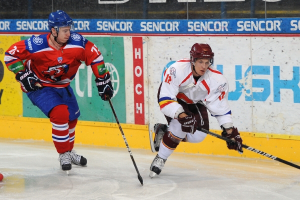 Nováček KHL Lev Praha se utkal s partnerskou  Spartou. Ta sice prohrála, ale v hledišti měla jasnou převahu.
