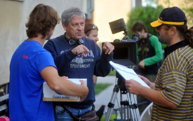 Zleva herec Filip Tomsa, režisér Petr Šícha a moderátor Olda Tamáš. Film má přiblížit mimo jiné sociální problémy mladých lidí.