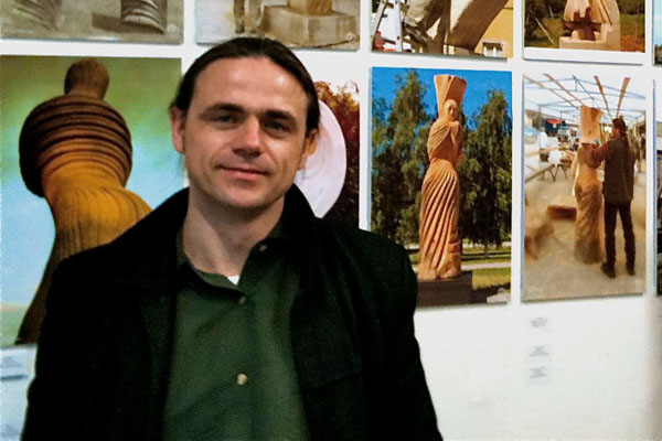 Sochař Emil Adamec.