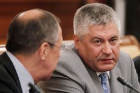 Omyl. Ministr vnitra Kolokolcev prý netwittuje.