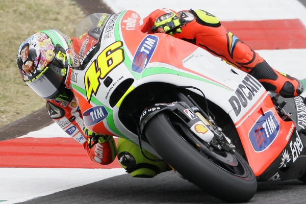 Spojení Valentino Rossi - Ducati zatím příliš neklape.