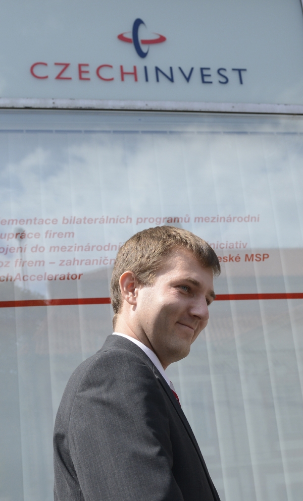 Budovu této vládní agentury ve středu celý den prohledávala protikorupční policie.