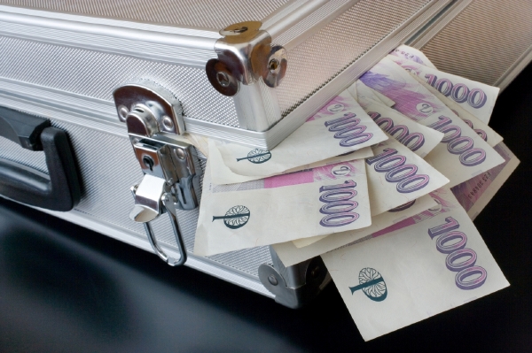 Tři lidé chtěli zmanipulovat dvacetimilionovou zakázku MŠMT. Tři lidé chtěli zmanipulovat dvacetimilionovou zakázku MŠMT.