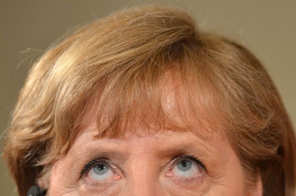 Merkelová je otloukánkem jižanských "lenochů". Kancléřka a Němci zachraňují EU.