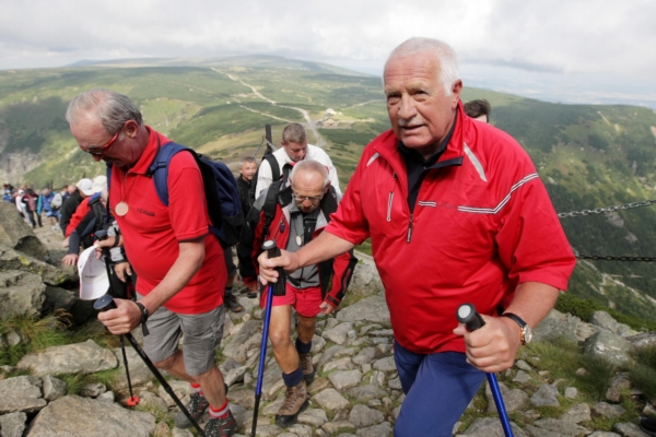 Prezident Václav Klaus se zúčastnil tradiční poutě svatého Vavřince na vrchol Sněžky.