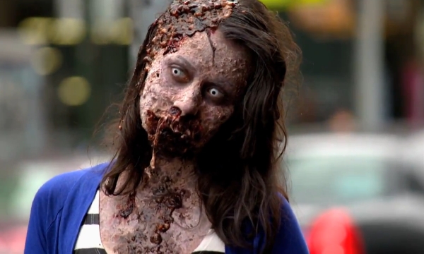 Zombie v ulicích New Yorku byly reklamou na novou řadu seriálu The Walking Dead.