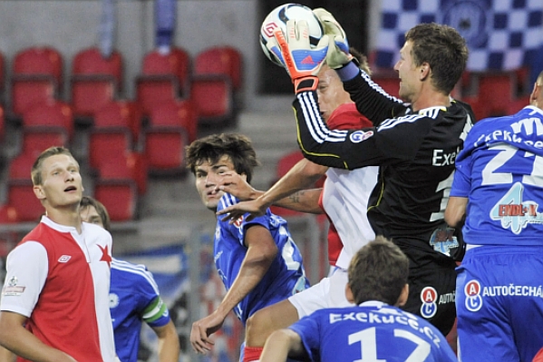 Útočné snažení Slavie před olomouckou brankou. Útočné snažení Slavie před olomouckou brankou.