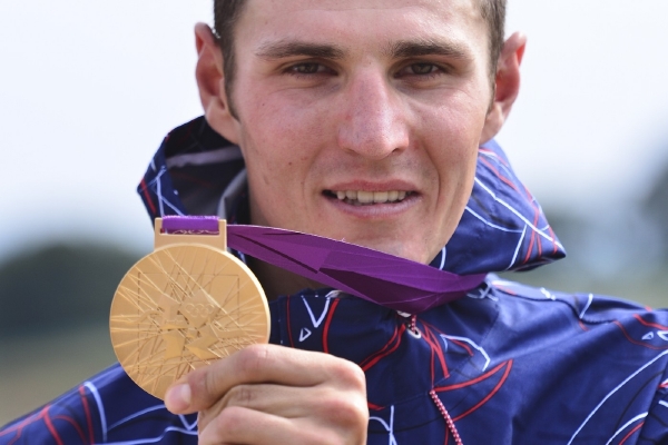 Jaroslav Kulhavý se přítelkyni odvděčil zlatou medailí.