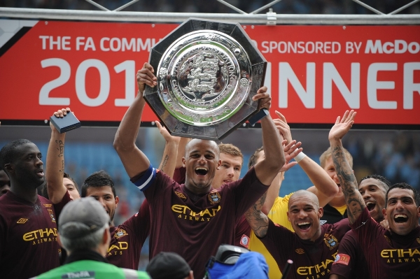 Fotbalisté Manchesteru City se radují ze zisku anglického Seperpoháru.