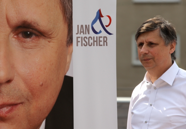 Prezidentský kandidát Jan Fischer říká, že o euru se musí vést debata.