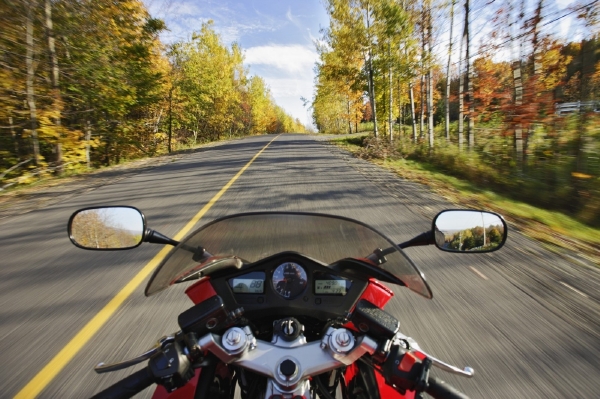 Motocyklisté nemají u řidičů automobilů dobrý kredit (ilustrační foto).