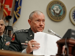 Předseda sboru náčelníků štábu Martin Dempsey.