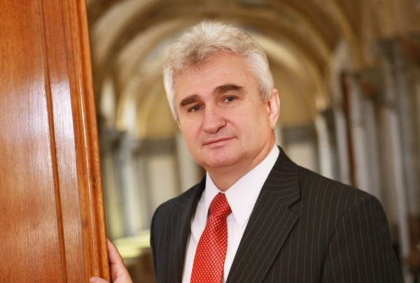 Předseda senátu Milan Štěch (ČSSD).
