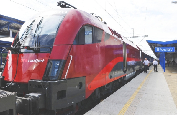 Rychlovlak Railjet. Rychlovlak Railjet.