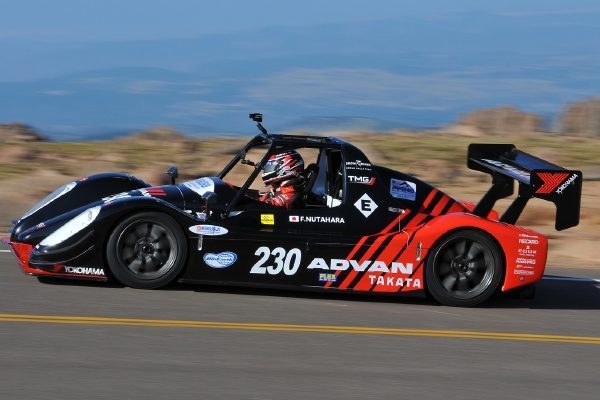 Elektromobil značky Toyota pokořil legendární vrch Pikes Peak v rekordním čase..
