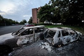 Sever Amiens po bitkách místních s policií.