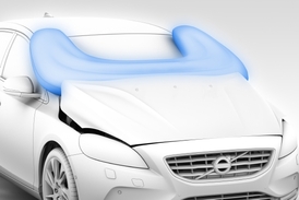 Volvo V40 má jako světovou novinku airbag pro chodce.