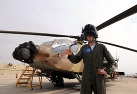 Izraelský vrtulník Apache.