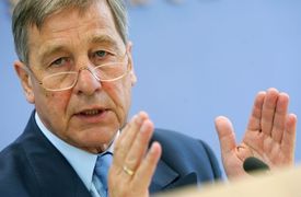 Bývalý vrcholný politik SPD Wolfang Clemen si umí představit odchod do penze v osmdesáti.