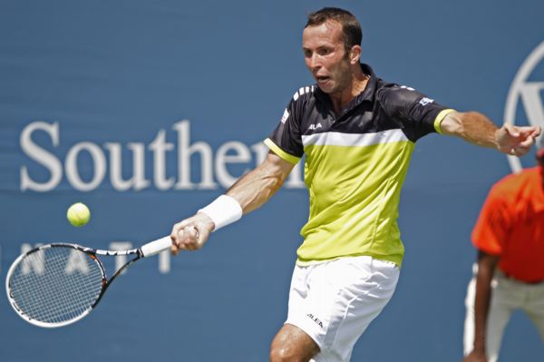 Tenista Radek Štěpánek na turnaji v Cincinnati po prohře dvakrát 3:6 s třináctým hráčem světa Američanem Mardym Fishem do čtvrtfinále neprošel.